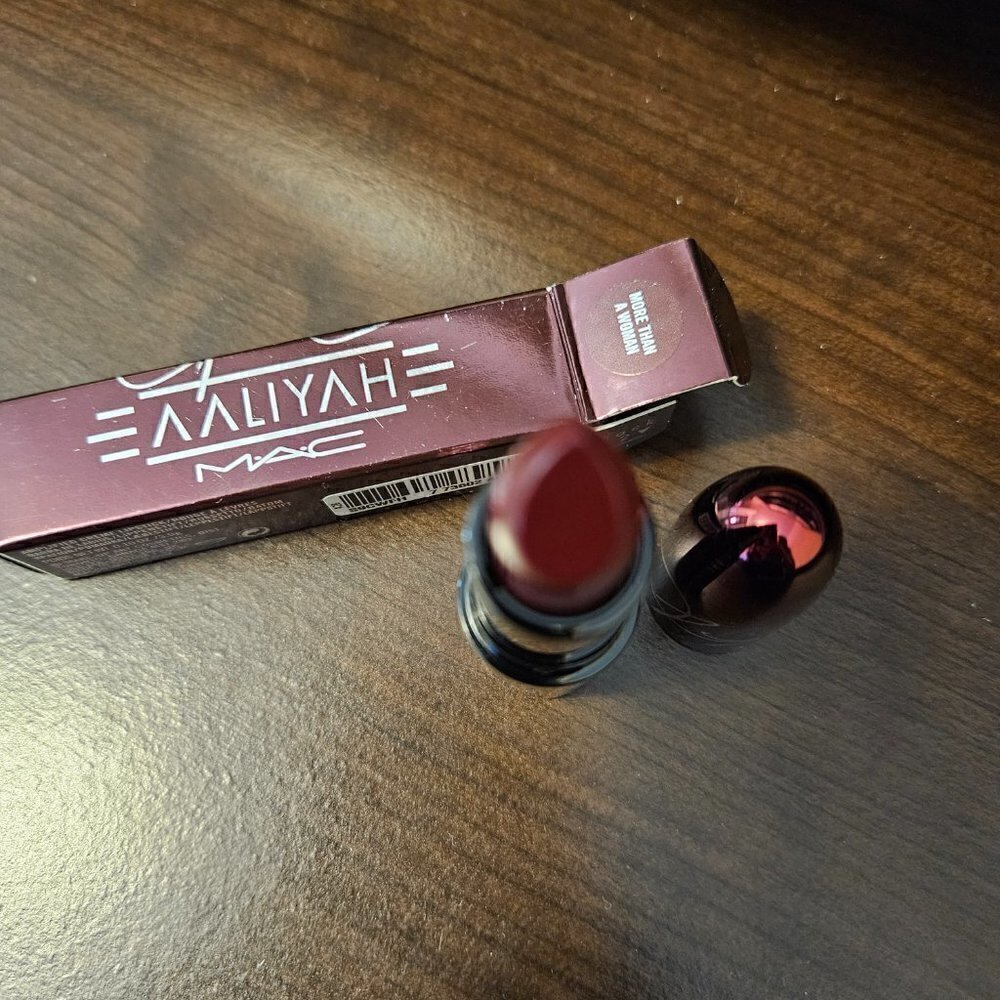 Mac Aaliyah Lipstick" More Than a Woman - Cool deep red" LIMITED EDITION… - Picture 8 of 8